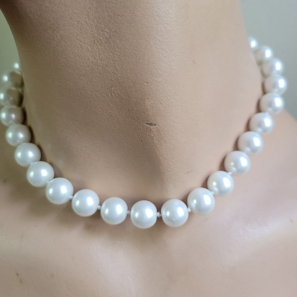 Monet Vintage Faux Pearl Choker Necklace Gold Tone 16-19in Old Money 90s
